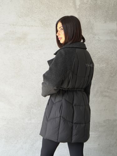 Черный комбинированный пуховик-пальто на кулиске