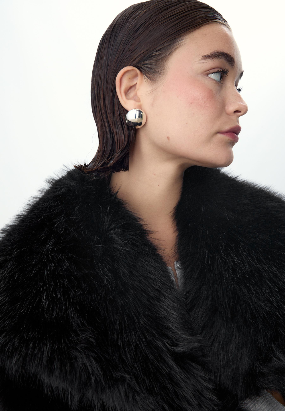 STRADIVARIUS Укороченная шуба из искусственного меха, черный