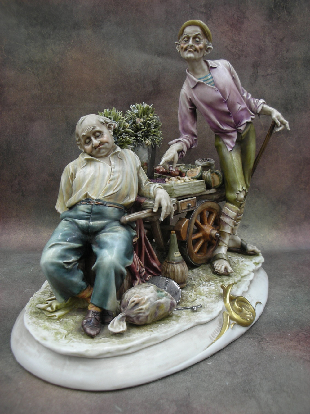 Статуэтка. Фарфор. Продавец фруктов. Capodimonte. Италия