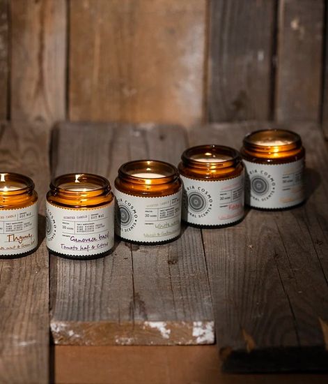 Фрезия сирень и драгоценное дерево, ароматическая свеча, Eteria cosmo