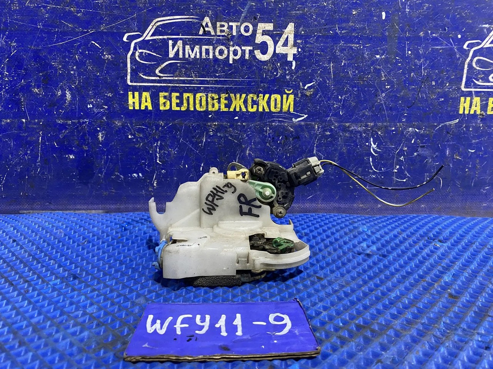 Замок двери передней правой NISSAN WINGROAD 2000