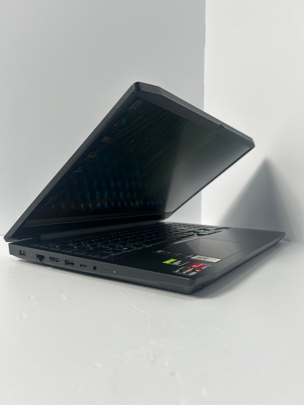 Ноутбук игровой Lenovo ideapad Gaming 3 15ARH05 (82EY009HRK) 15.6"/AMD Ryzen 5 4600H/RAM 8GB DDR4/256GB SSD/NVIDIA GeForce GTX 1650 4GB/1920х1080/IPS/DOS/Подсветка кл-ры: LED/Цвет черный. Состояние: C1