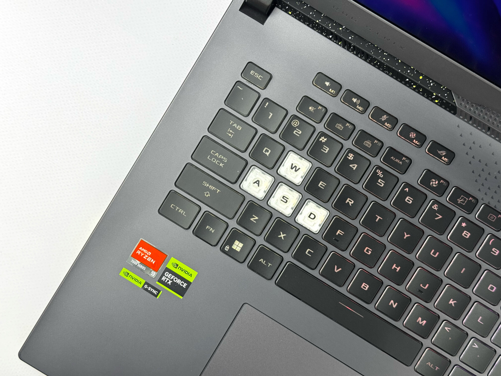 Игровой ноутбук ASUS ROG Strix G17 Ryzen 9 7845HX/RTX 4060 8GB/16Gb/1Tb/2.5K/240Hz/Win11