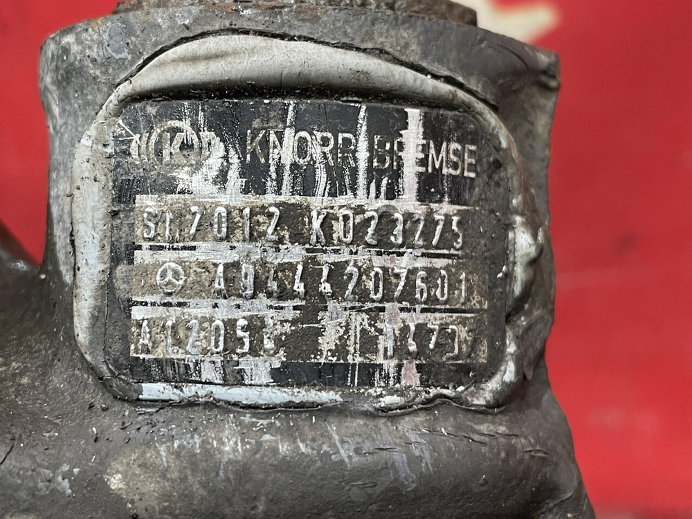 Суппорт передний правый