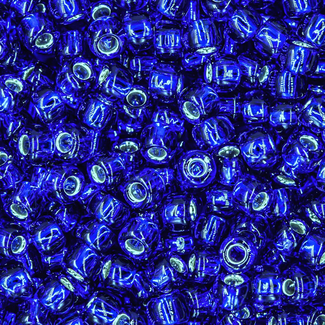 Японский бисер TOHO Round 8/0 (№28), с внутренним серебрением, прозрачный