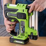 Нейлер акк. Greenworks GD24BN, 24V, б/щет,100 уд/мин, гвозди 18GA, LED,1х2Ач,ЗУ,кор (3400707CUA)