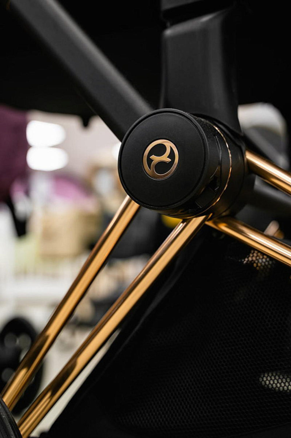 Коляска 3 в 1 Cybex Priam IV Rosegold complete и автокресло Cloud T i-Size Sepia Black Plus Peach Pink