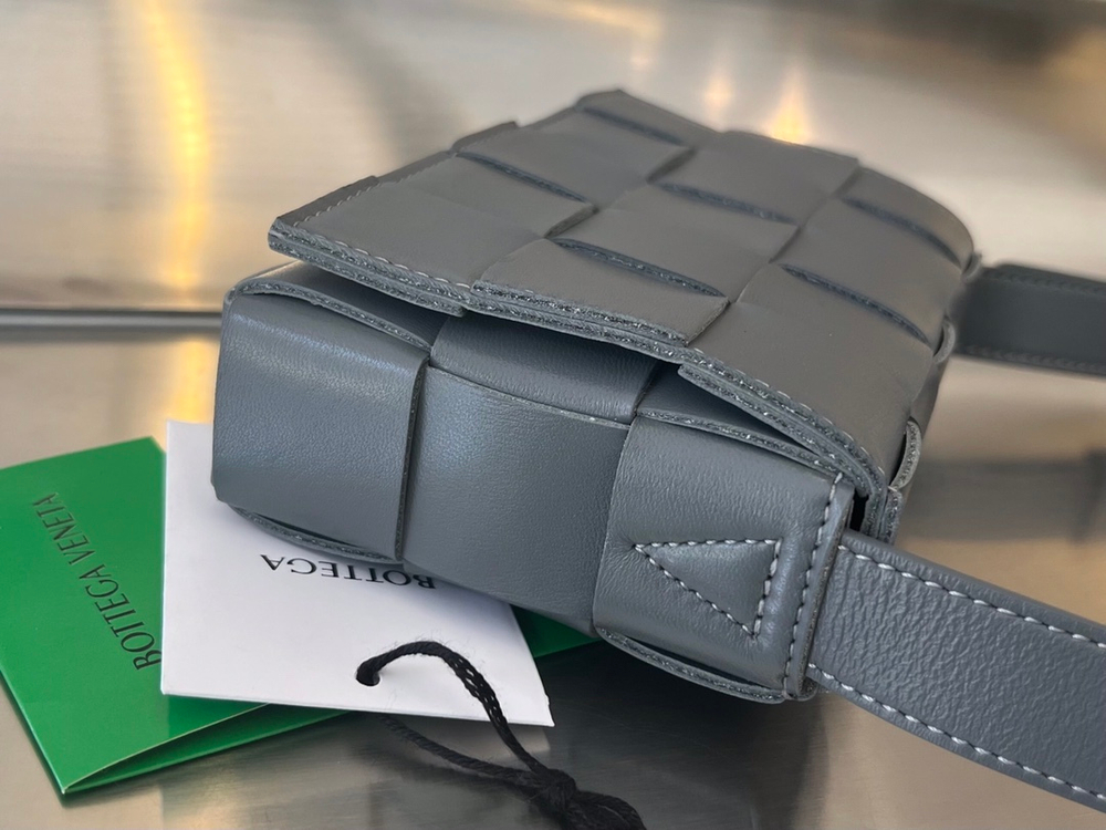 Bottega Veneta Small Cassette 19 cm