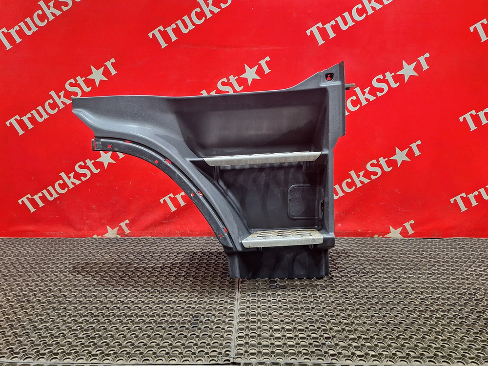 Корпус подножек правый