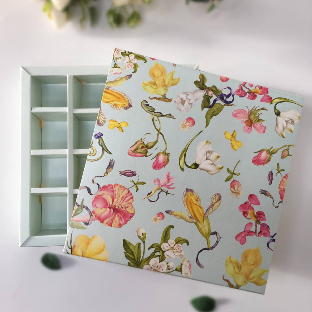 Коробка для 16 конфет с окном БОТАНИКА 17,7*17,7*3,8см