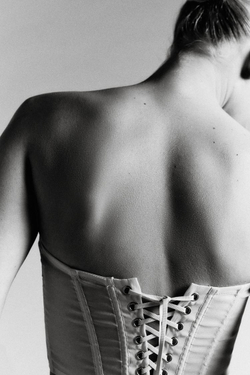 ZARA КОРСЕТ НА КОСТОЧКАХ СО ШНУРОВКОЙ, ЭКРЮ