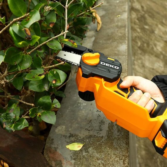 Аккумуляторная пила Deko DKCHS 20-4 (с АКБ и ЗУ)