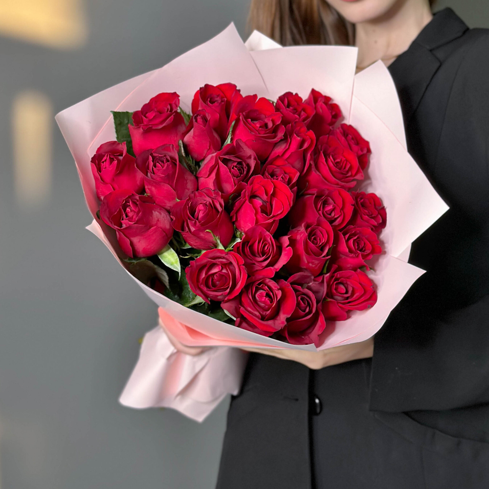 Букет 25 роз Кения 40 см в пленке розовые