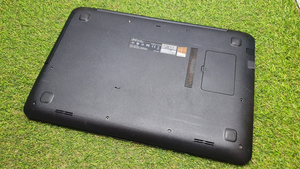 Ноутбук Asus i5-5/4Gb/M320 2Gb/W519LI5200-554AXCA2XC0/Windows 10