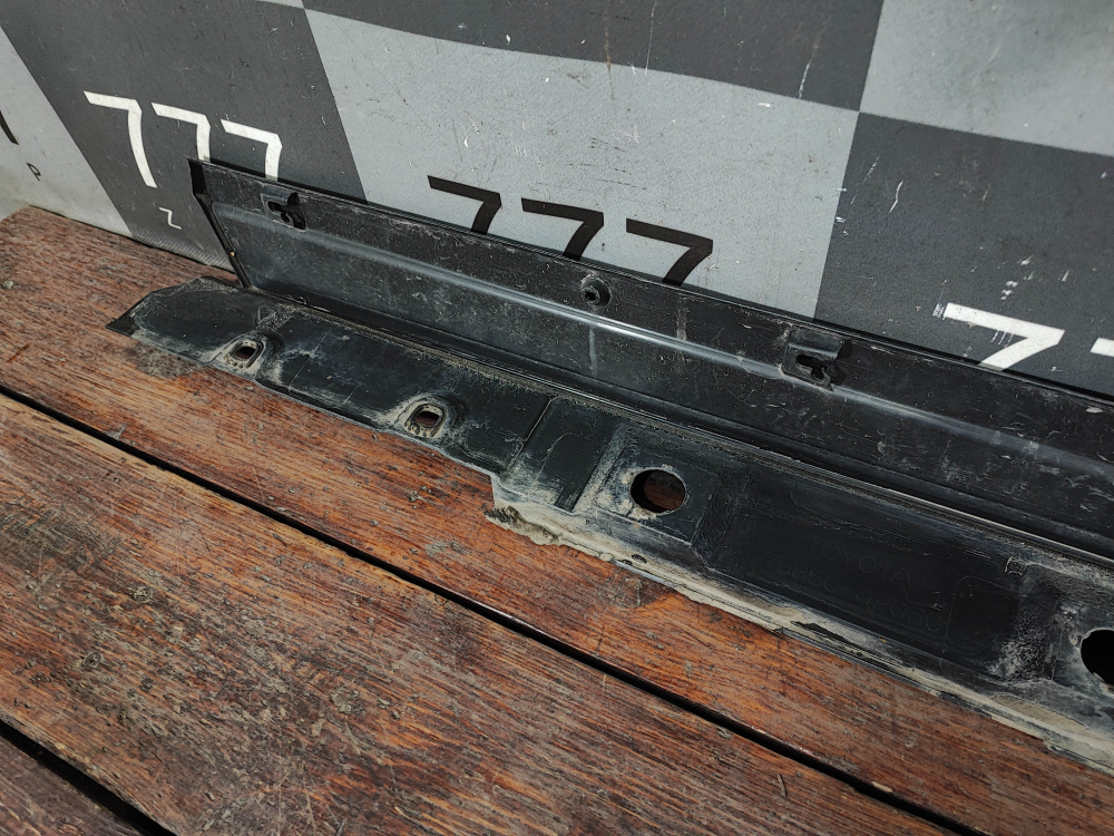 Накладка порога правого Toyota RAV4 V (XA50) 18-нв Б/У Оригинал 7585042031