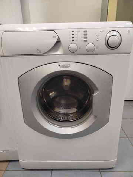 Стиральная машина Hotpoint Ariston 5 кг ARSF105 б/у