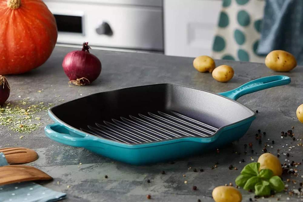 Le Creuset - Сковорода для карибского гриля, 26 см, чугун. / артикул   20183261700422  / GTIN 024147262220