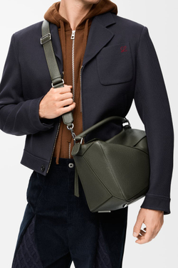 Loewe Большая сумка Puzzle мягкой зернистой телячьей кожи, темный хаки