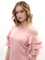 Платье с воланами на рукавах