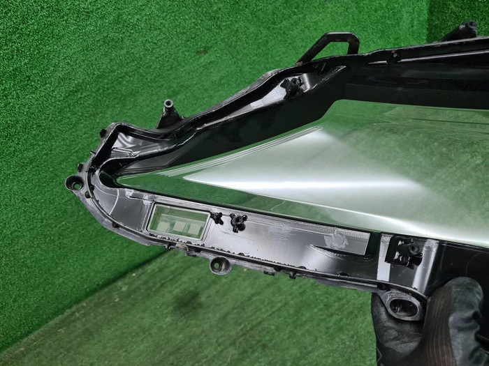 Стекло фары правое Toyota Camry xv70 (2020-н.в.)
