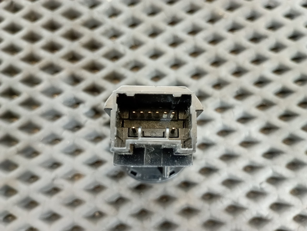 Кнопка запуска двигателя 2023г