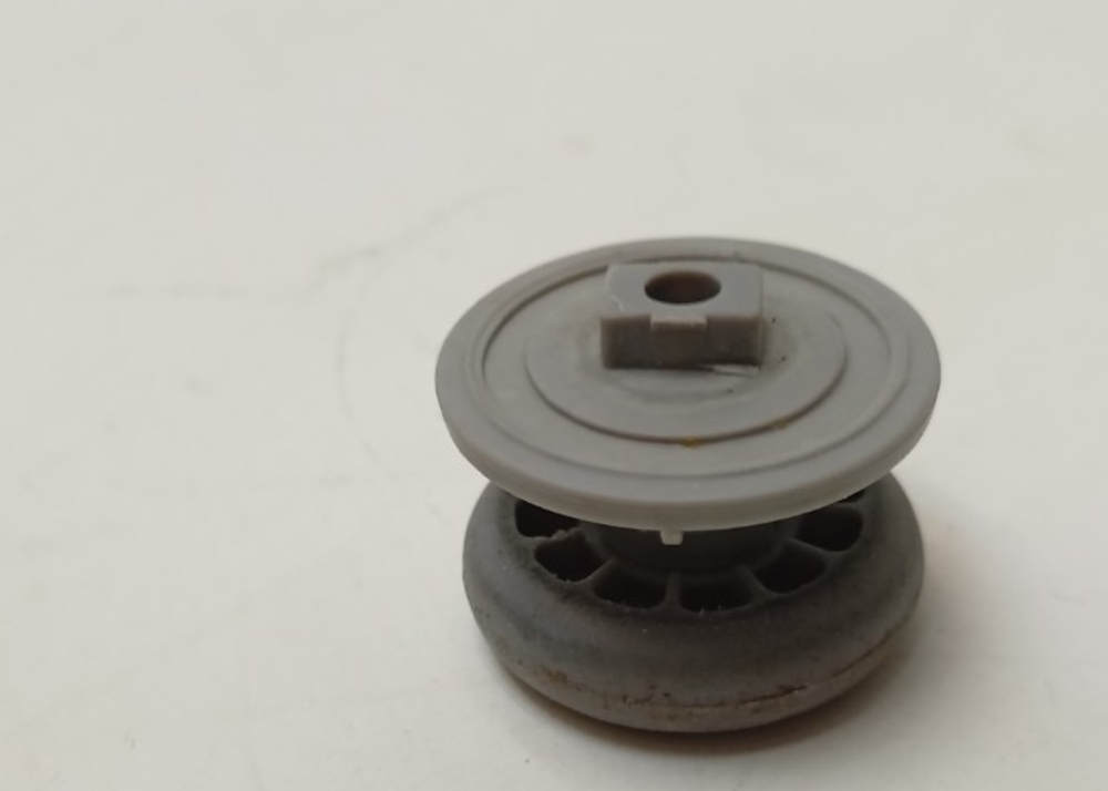 DW1455FI ктп10 Ролик направляющей корзины для посудомоечной машины Teka DW1455FI б/у