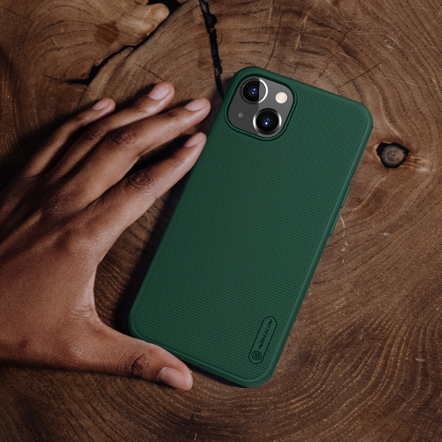 Усиленный чехол зеленого цвета (Deep Green) от Nillkin для iPhone 14 и 13, серия Super Frosted Shield Pro