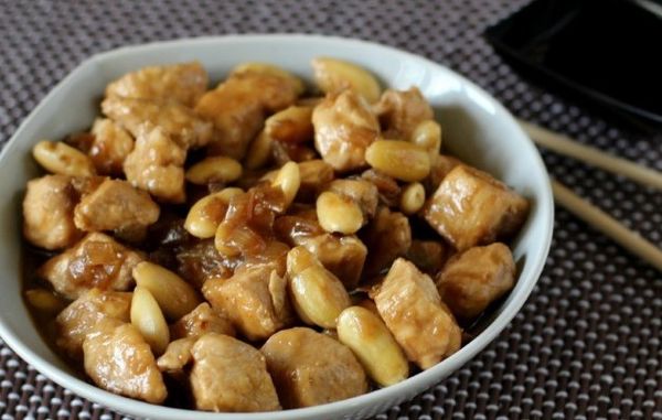 Курица по-китайски, рецепт с имбирем, миндалём, соевым соусом
