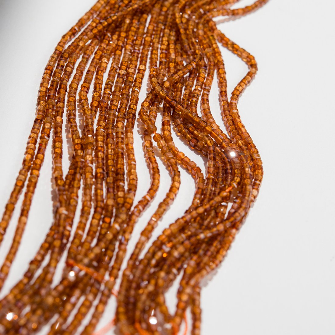 Спессартин (оранжевый гранат), куб 2,3мм, микроогранка