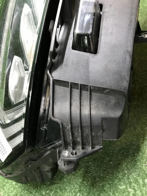 Фара правая Geely Tugella (2019-2024) LED