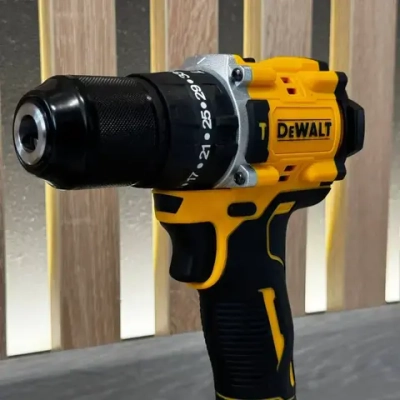 DeWalt Дрель-шуруповерт, 18 В, 40 Нм, 2 АКБ