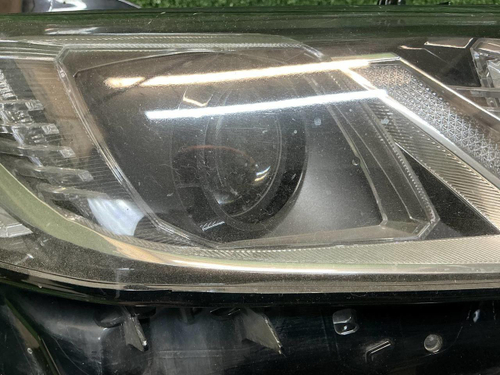 Битая Фара правая Toyota Camry xv70 (17-нв) LED