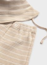 футболка с шортами и панамкой