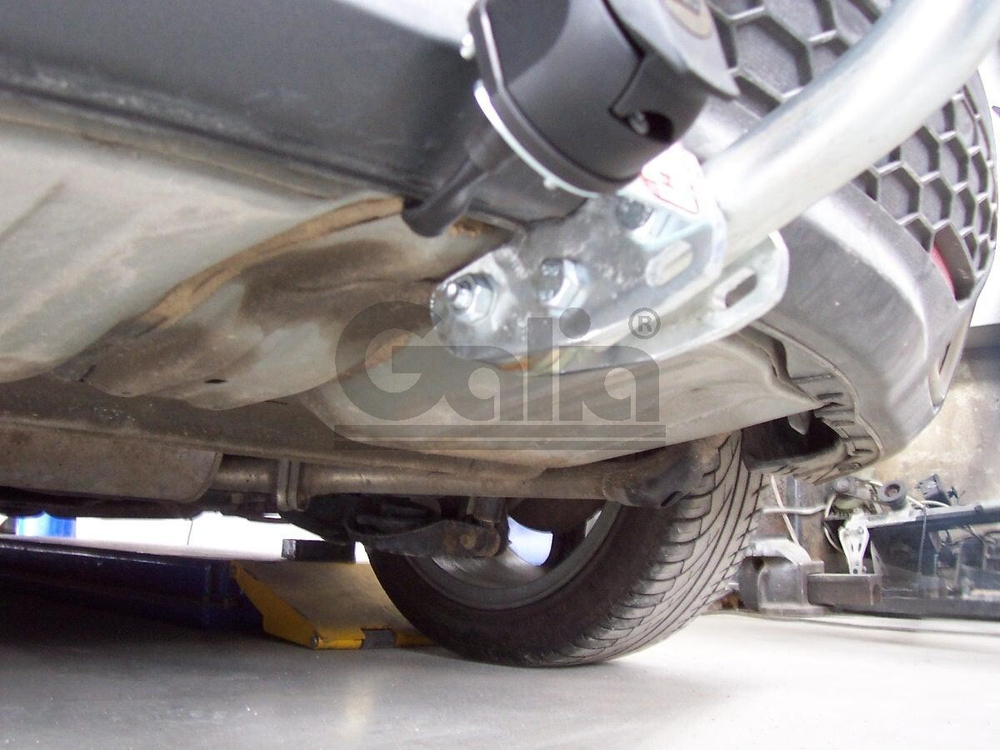 Оцинкованный фаркоп на Honda Civic хетчбек 5 дверей 2006-2012, 2 выхлопные трубы (без электрики), Galia H082C