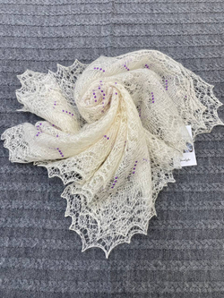 Пуховый палантин ажурный 150х60