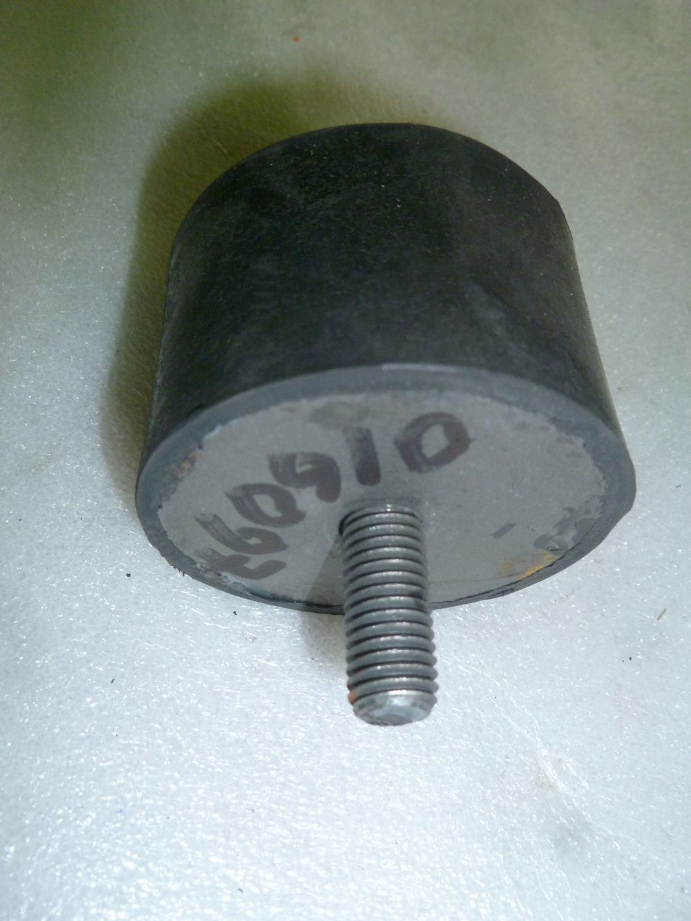 Амортизатор (70х44х2шп М12х27) платформы двигателя WP-160,170/Shock absorber for base plate