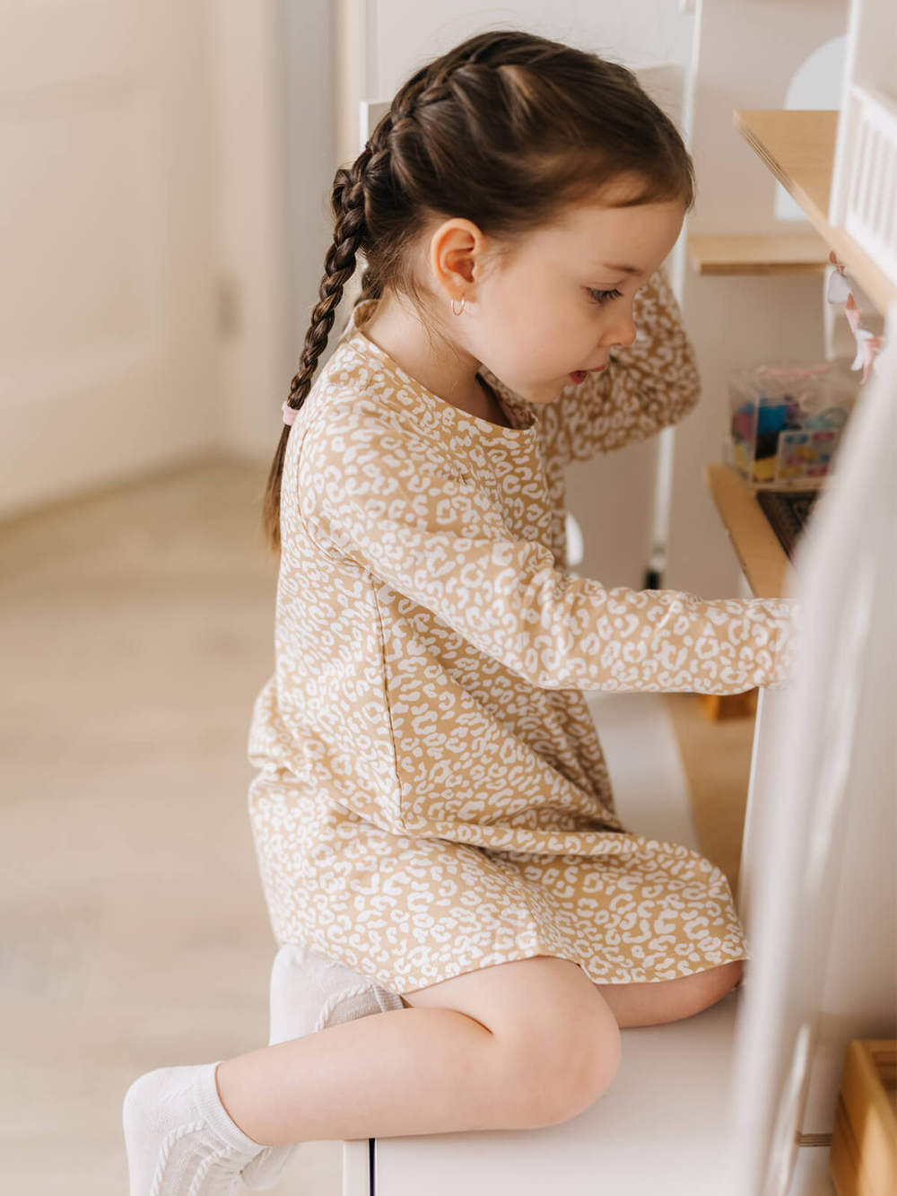 Платье трапеция Mjölk Sand Leopard, с длинным рукавом