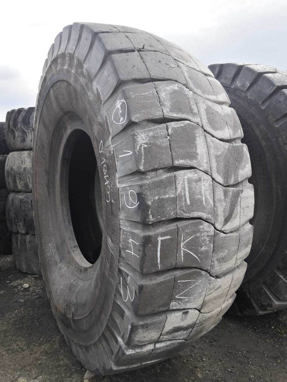 33.00R51 Bridgestone VRPS шина б/у