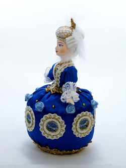 Кукла-игольница Золушка в бальном платье в стиле рококо 18 век