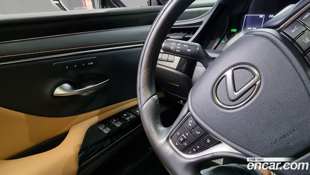 Lexus ES300h 7 Generation Luxury Plus (10.2021)