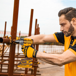 Аккумуляторный бесщеточный ударный гайковерт INGCO COSLI23048 20 В 1/2" 405 Нм с фонарем