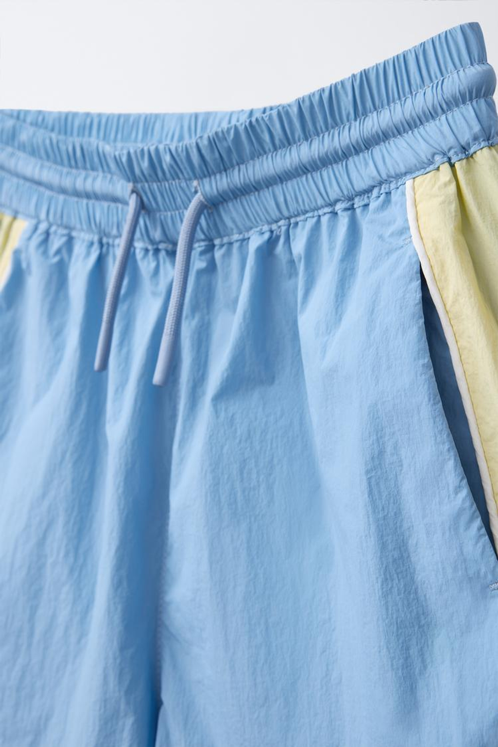 ZARA ШОРТЫ ИЗ ВЫСОКОТЕХНОЛОГИЧНОЙ ТКАНИ С ЛАМПАСАМИ, ЖЕЛТЫЙ