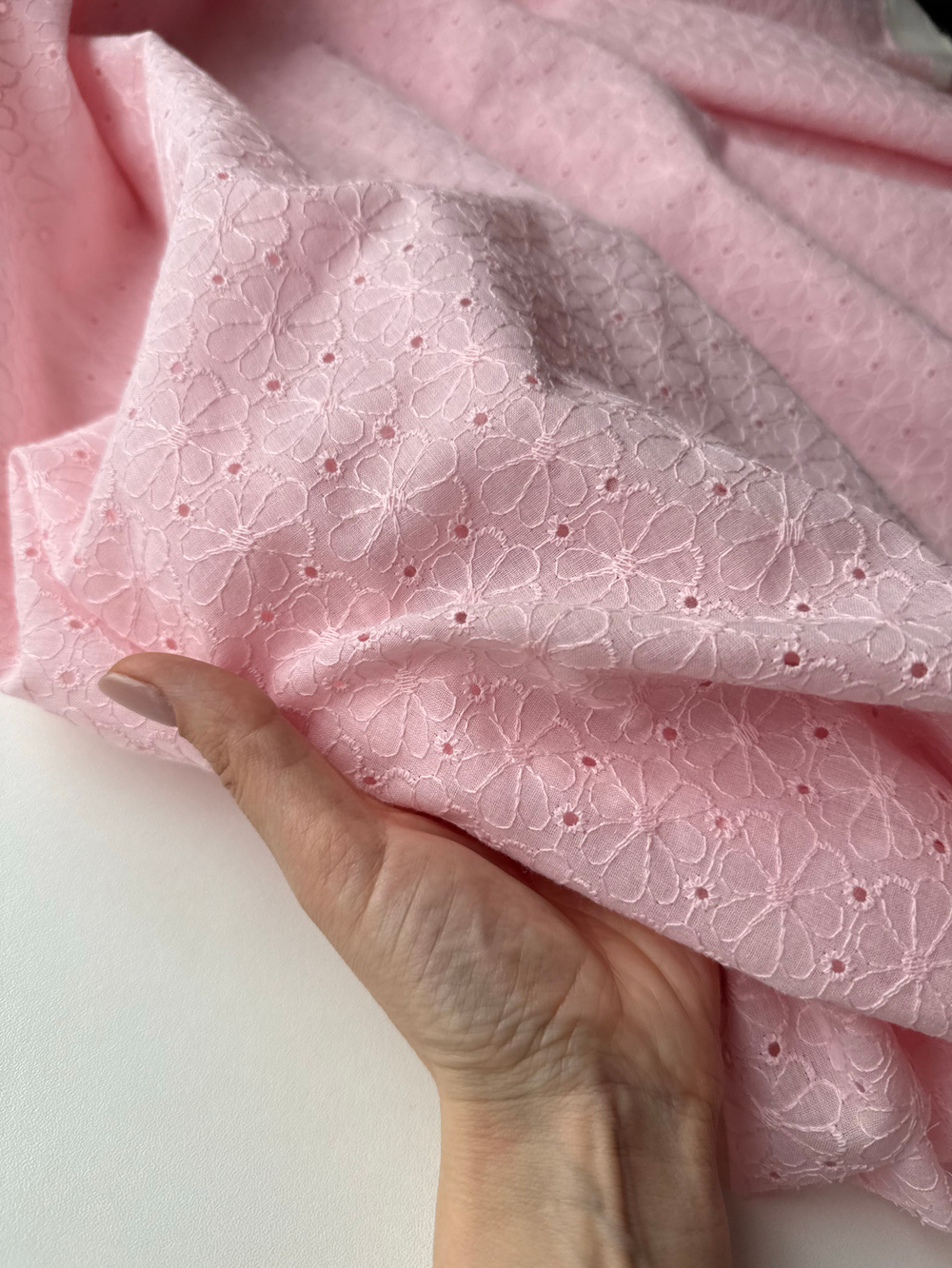 Вышивка Ромашковое поле (розовый фон)