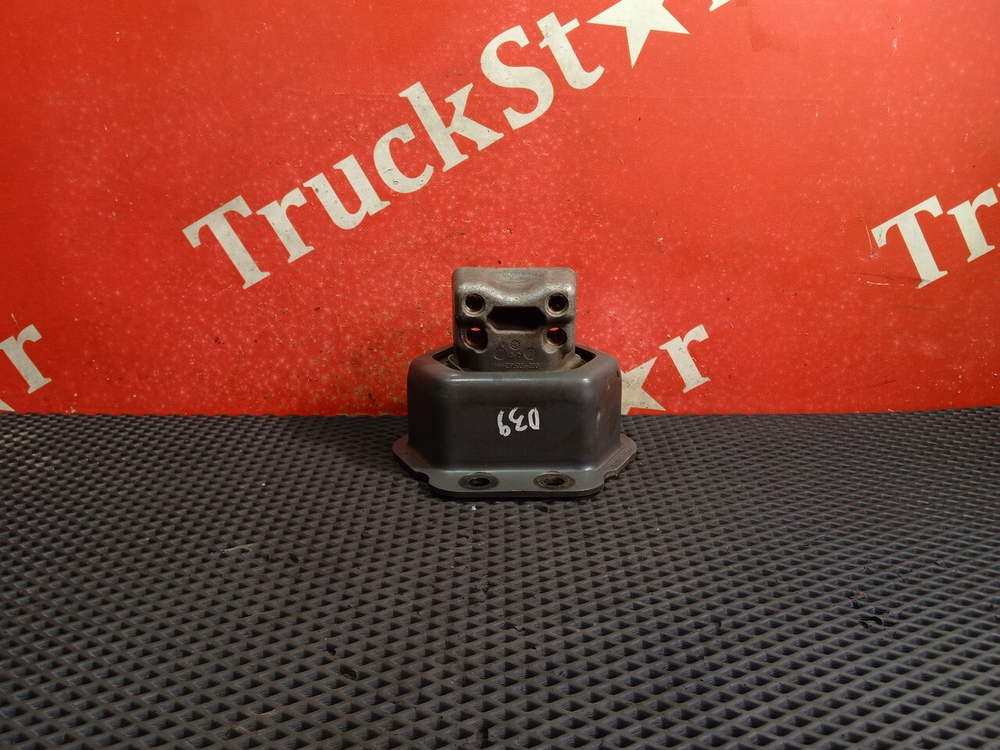 Подушка двигателя задняя 2019 г.