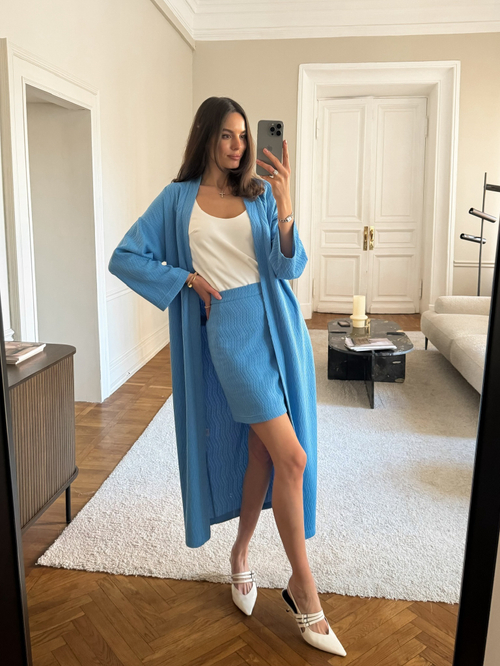 Юбка из фактурного трикотажа мини ярко голубая