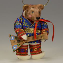 Ёлочная игрушка Медвежонок Музыкант с балалайкой