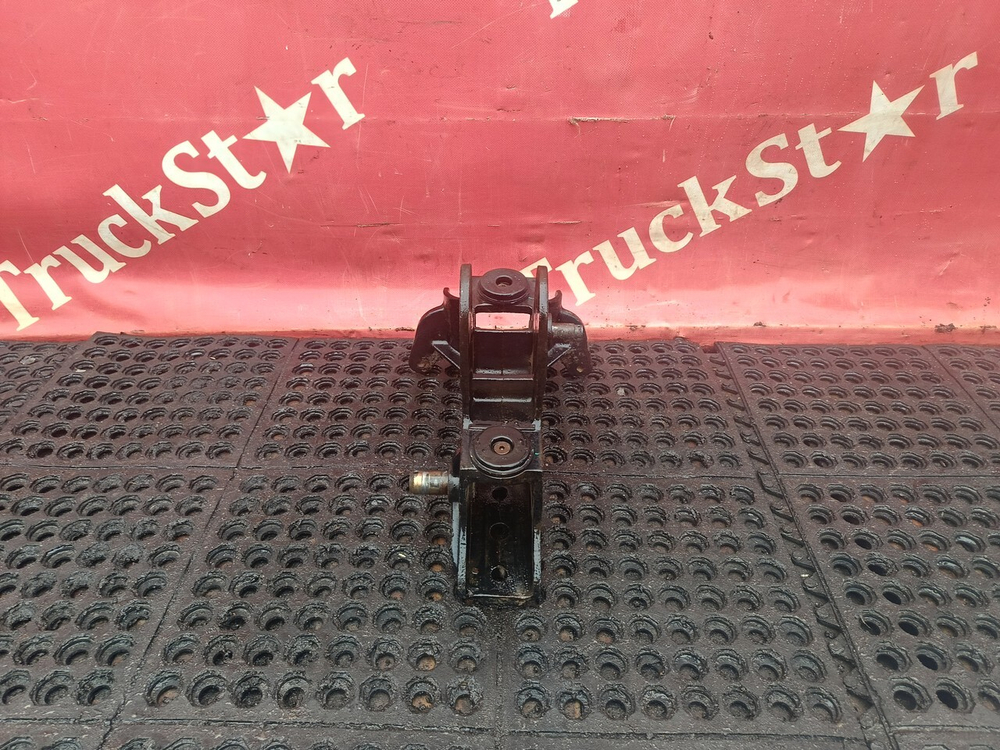 Кронштейн торсиона кабины левый 2023г.