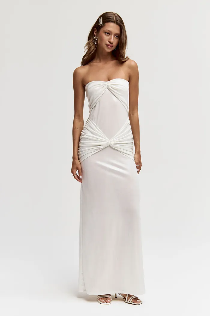 Платье вечернее с драпировкой белого цвета