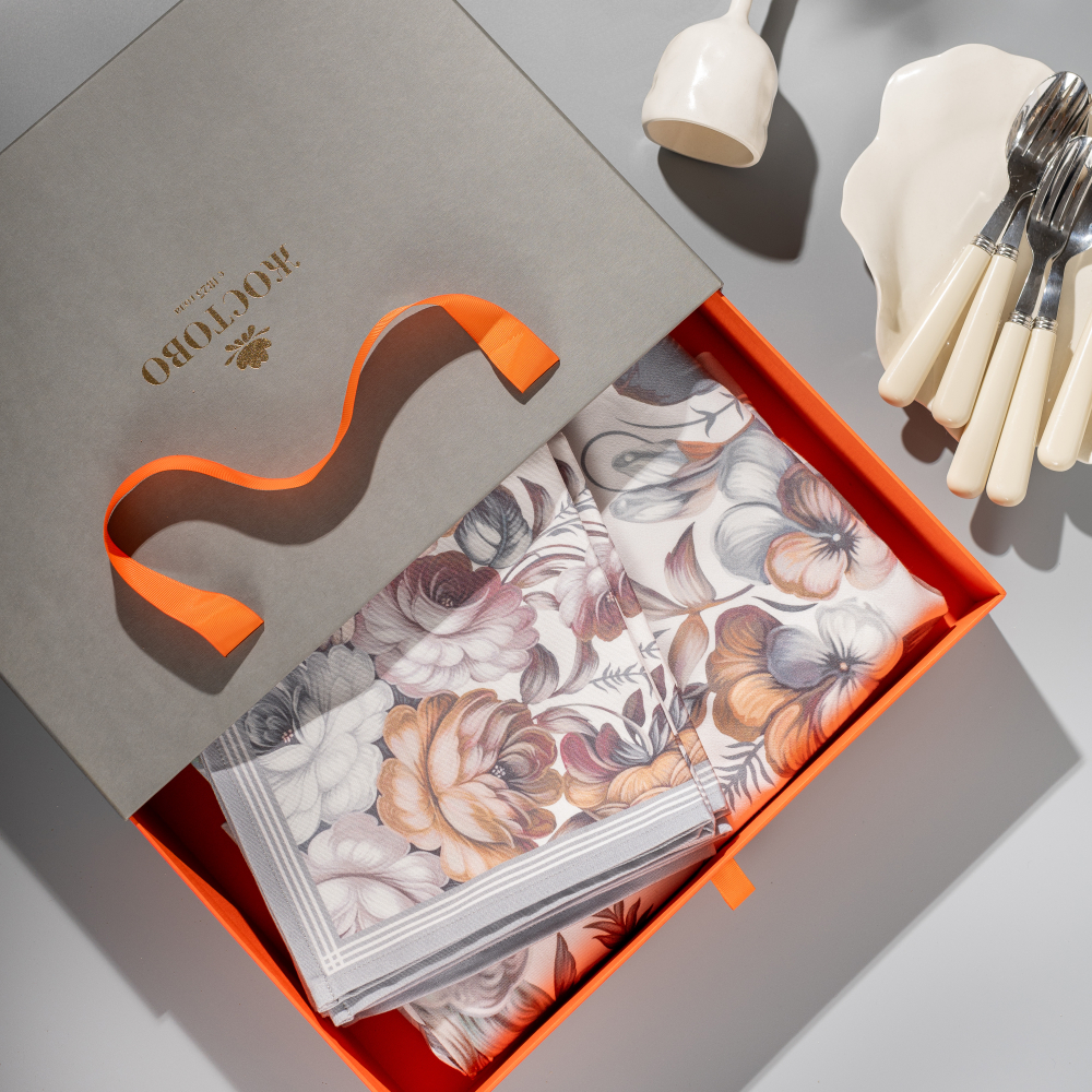 Набор скатерть 130х180 см с салфетками в подарочной упаковке