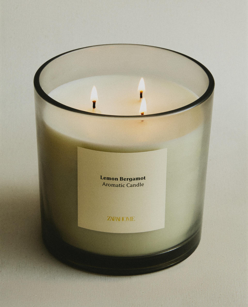 Zara Home Свеча ароматическая Lemon Bergamot 620 г, растительный воск, аромат свежий цитрусовый, Горчичный
